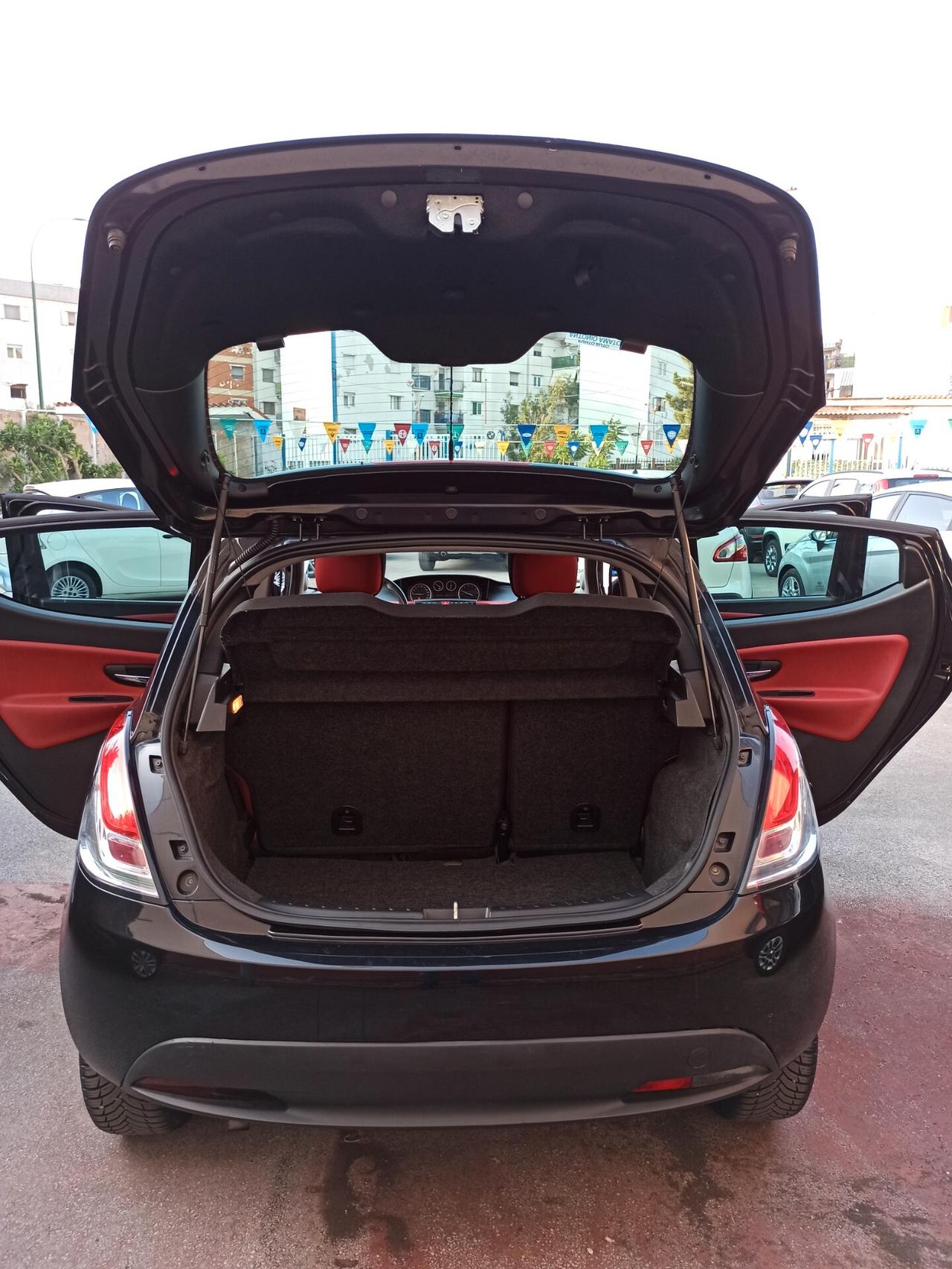 Lancia Ypsilon 1.2 69 CV 5 porte S&S Silver