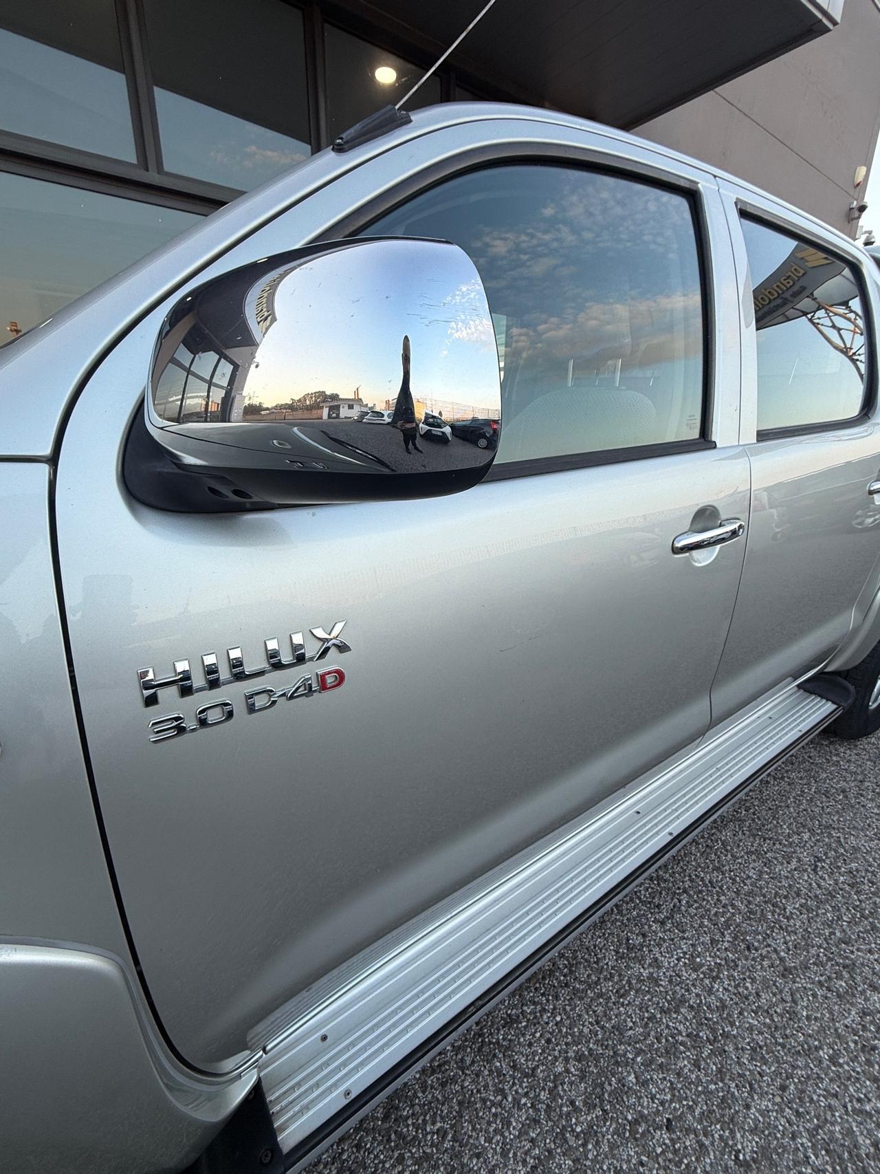 Toyota Hilux 3.0 D-4D aut.4WD 4p. Double Cab SR