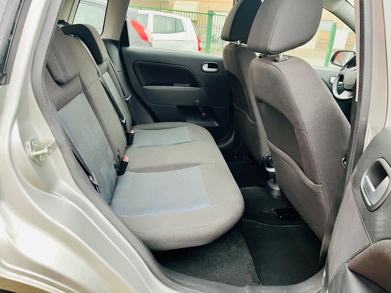 Ford Fiesta con 26.157km. NUOVA!