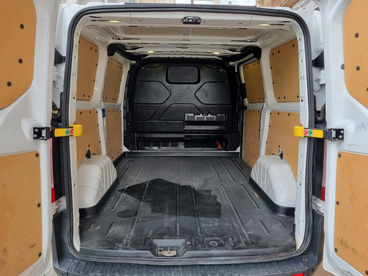 Ford Transit Custom 270 2.0 tdci 130cv Trend - IVA ESCLUSA