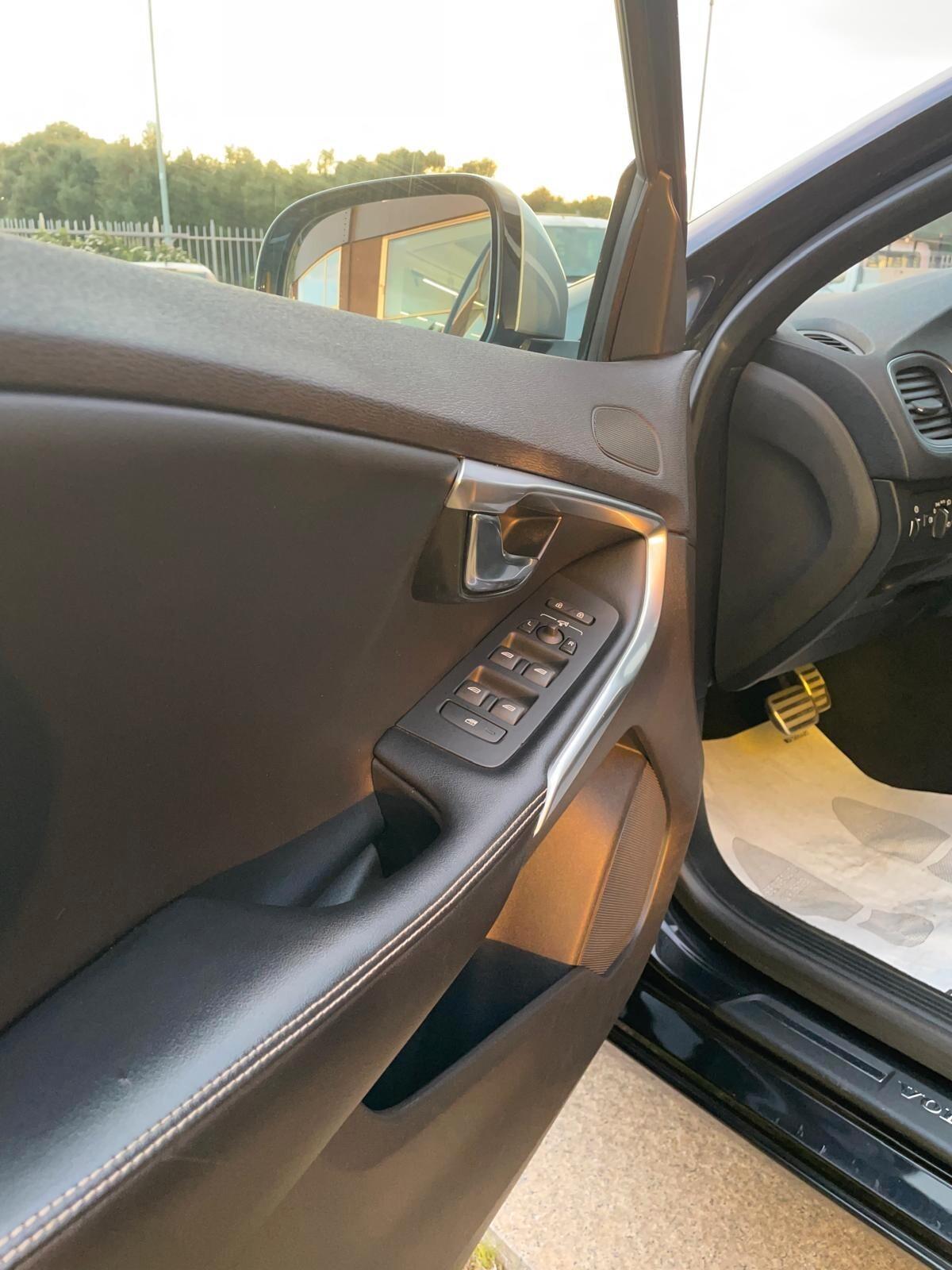 Volvo V40 D3 Geartronic R-design Momentum