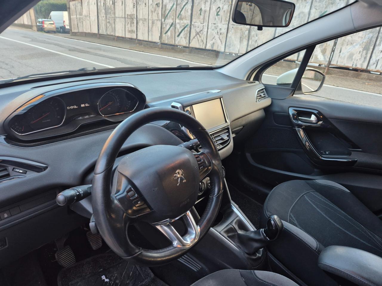 Peugeot 208 1.4 HDi 68 CV Neopatentati