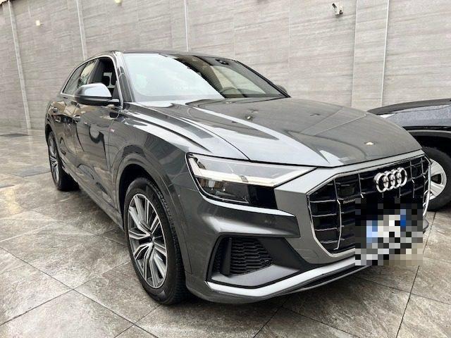 AUDI Q8 55 TFSI quattro tiptronic S-LINE