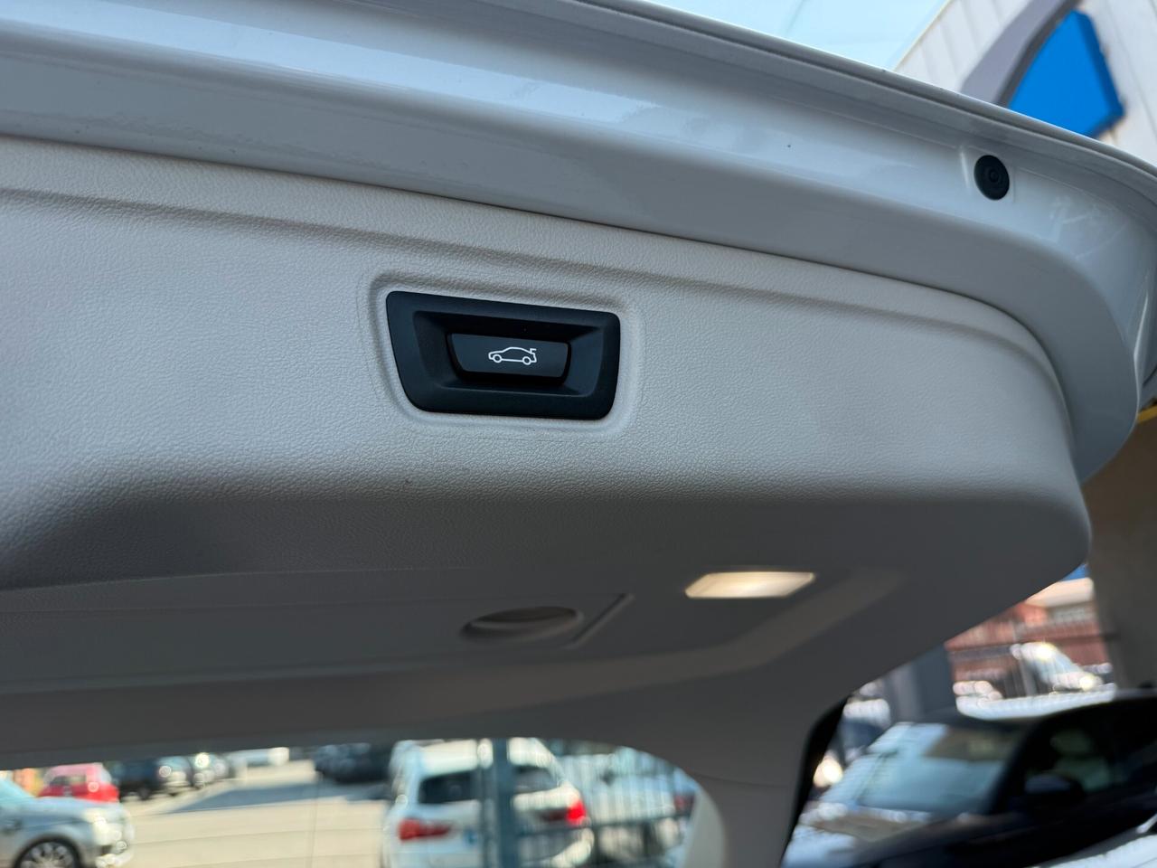 BMW 316 Touring mhev 48V auto
