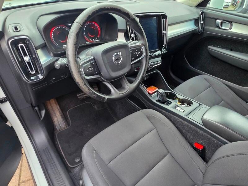 VOLVO XC40 (2017-->) XC40 D3 Geartronic Momentu...