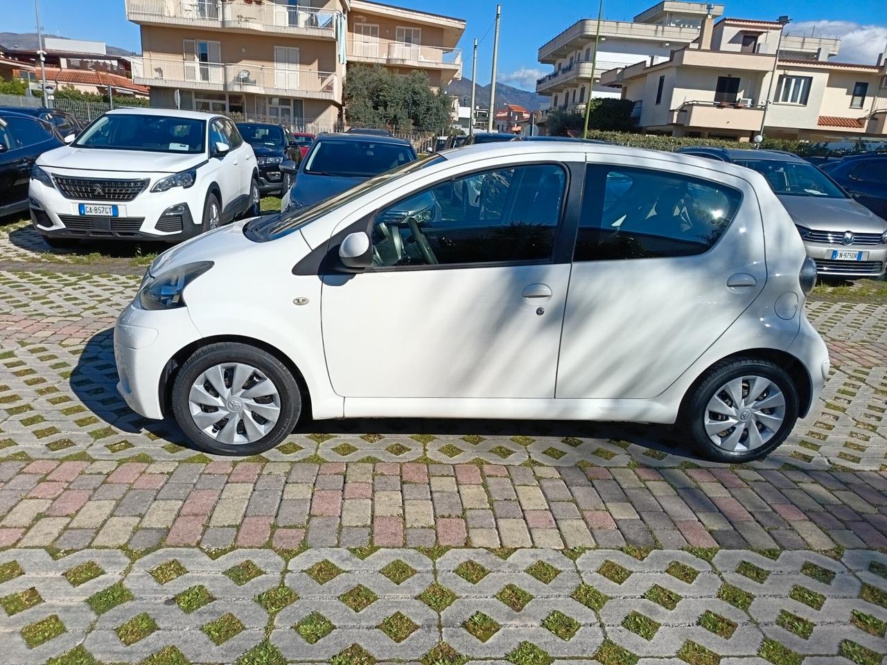 Toyota Aygo 1.0 12V VVT-i 5 porte Active Connect