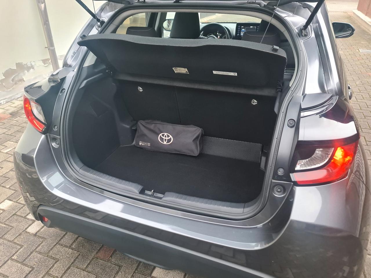 Toyota Yaris 1.5 Hybrid 5p - km reali