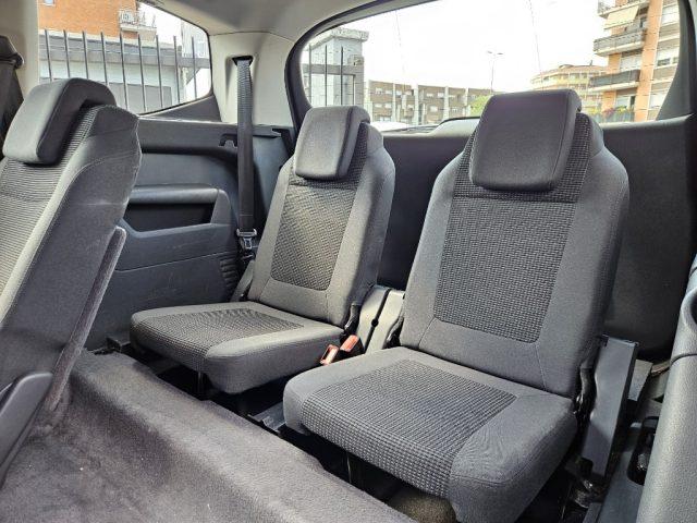 PEUGEOT 5008 1.6 HDi 115CV 7POSTI
