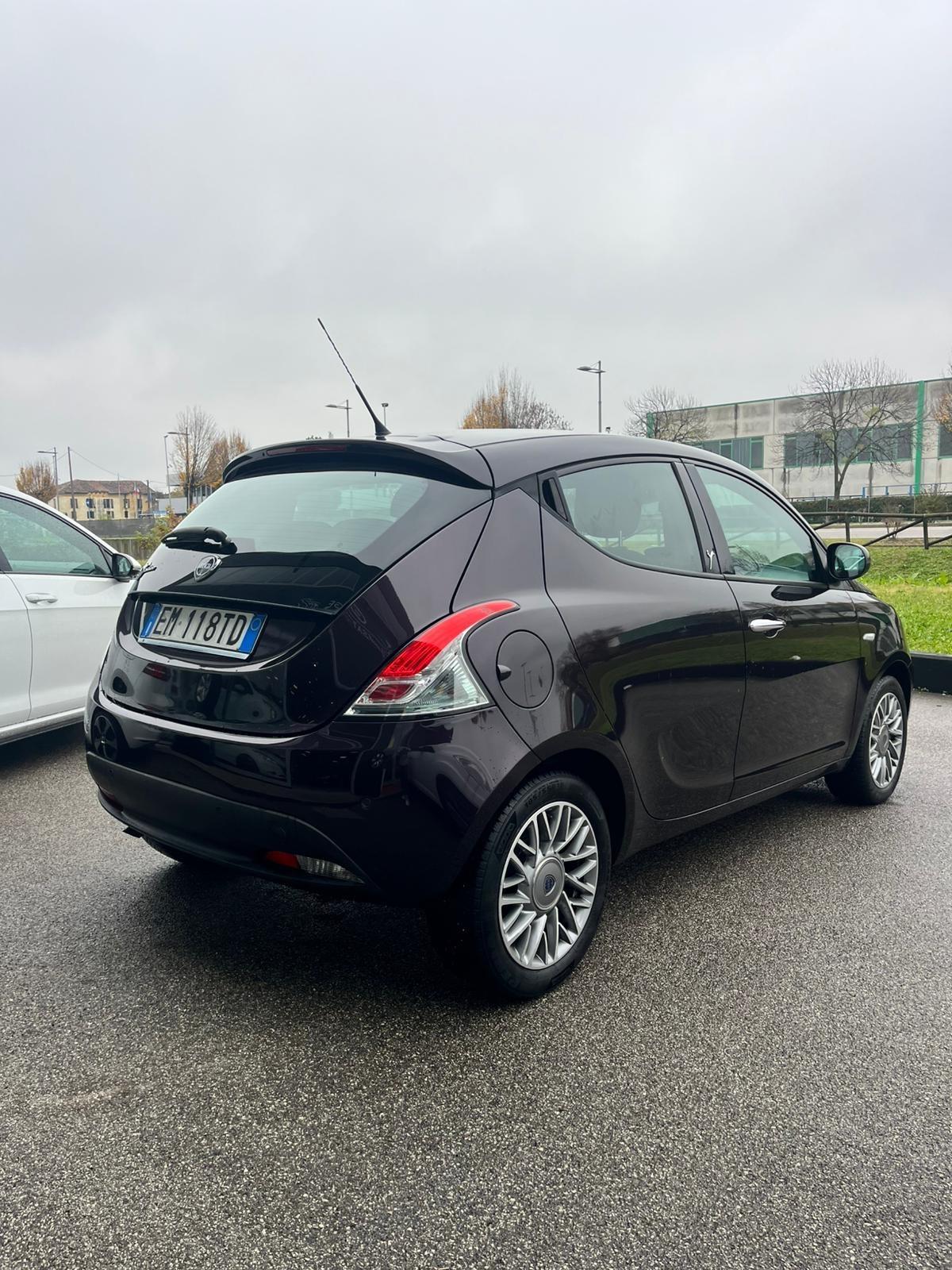 Lancia Ypsilon 1.3 MJT 75 CV Neopatentati