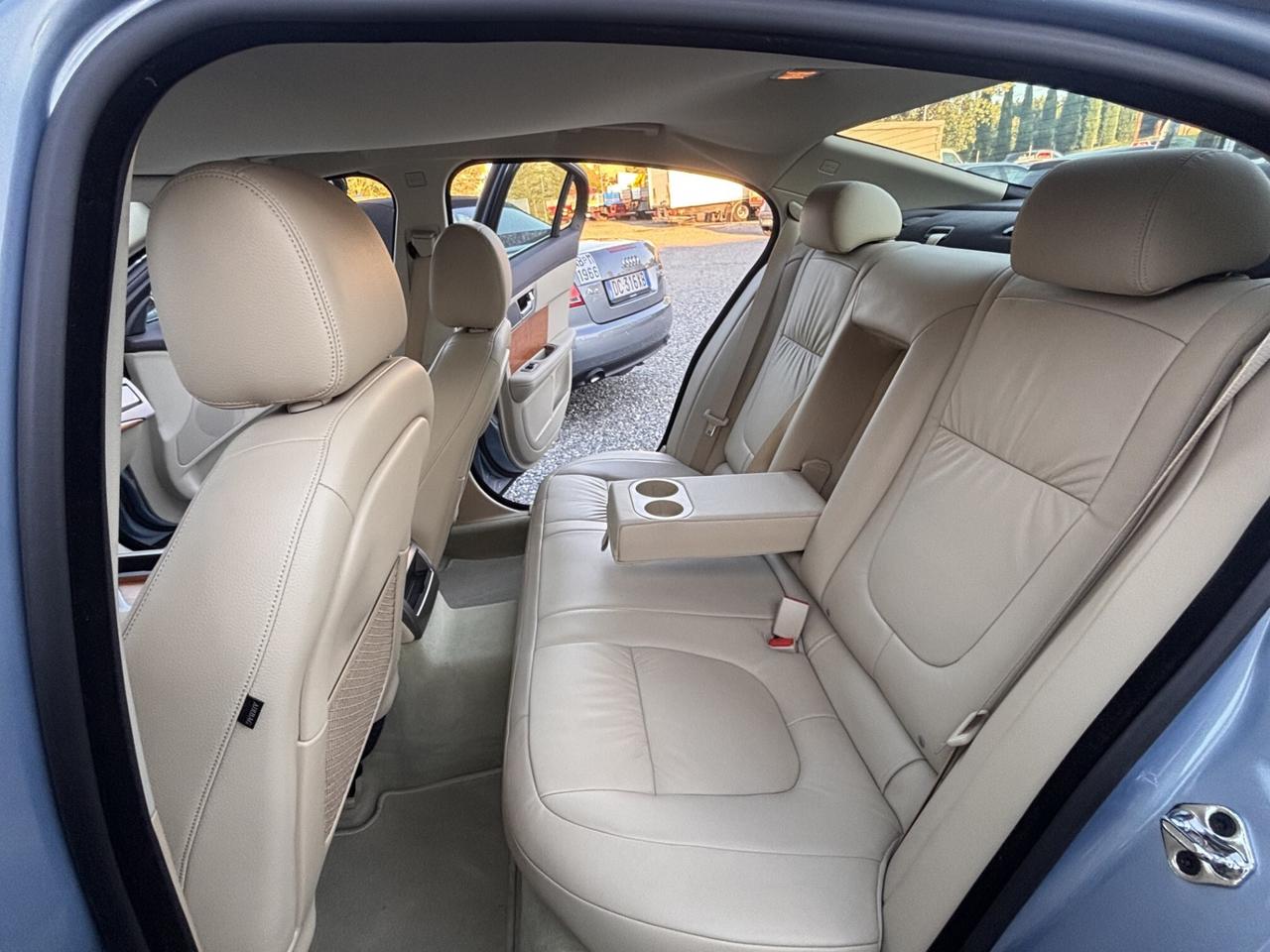 jaguar XF 2.7 D solo 54.000 km