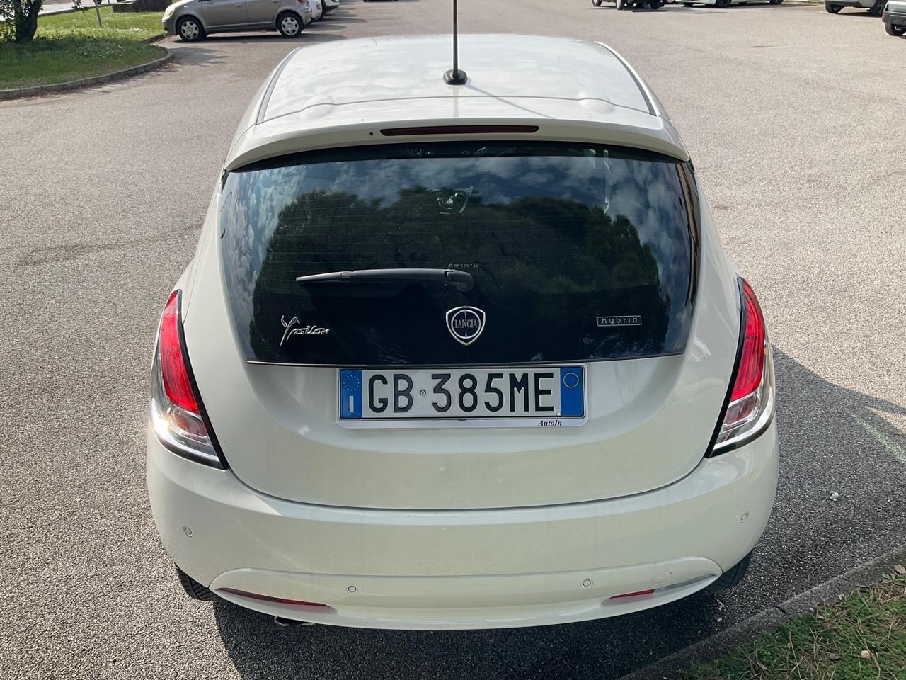 Lancia Ypsilon 1.0 FireFly 5 porte S&S Hybrid Ecochic Gold