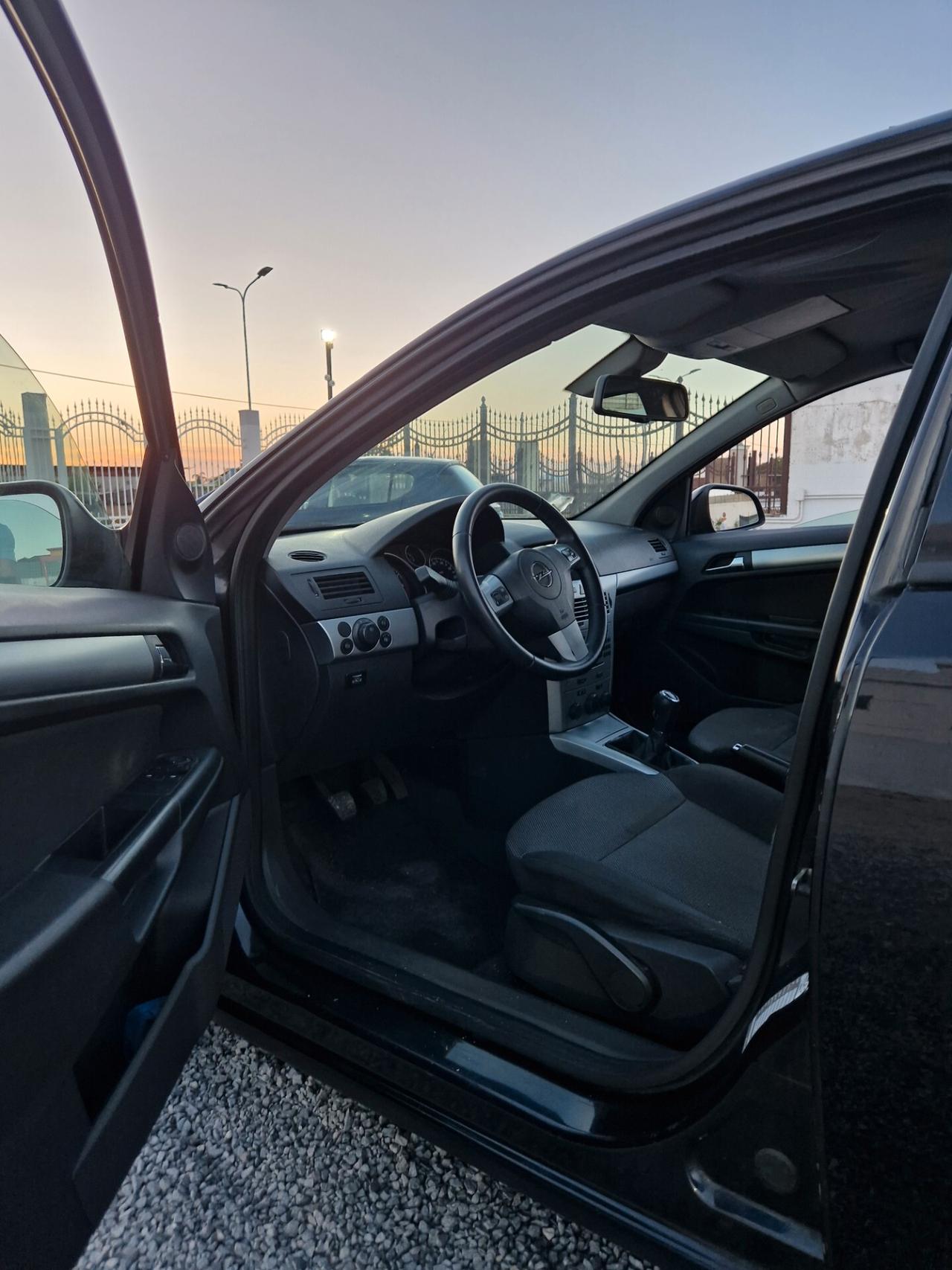 Opel Astra 1.4 16V GPL-TECH 5 porte Enjoy 180000km