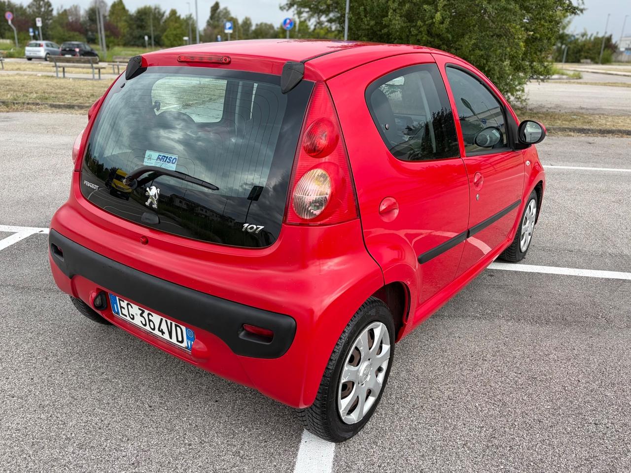 Peugeot 107 1.0 benzina 2011 5p. Allure
