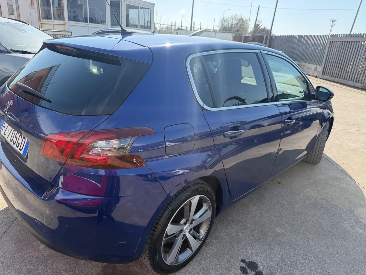 Peugeot 308 BlueHDi 120 S&S EAT6 Allure