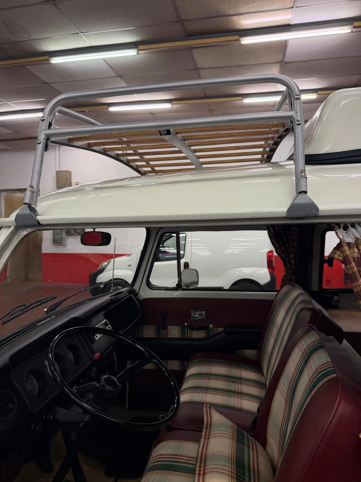 Volkswagen T2a + Roulotte Lander 340 Bora