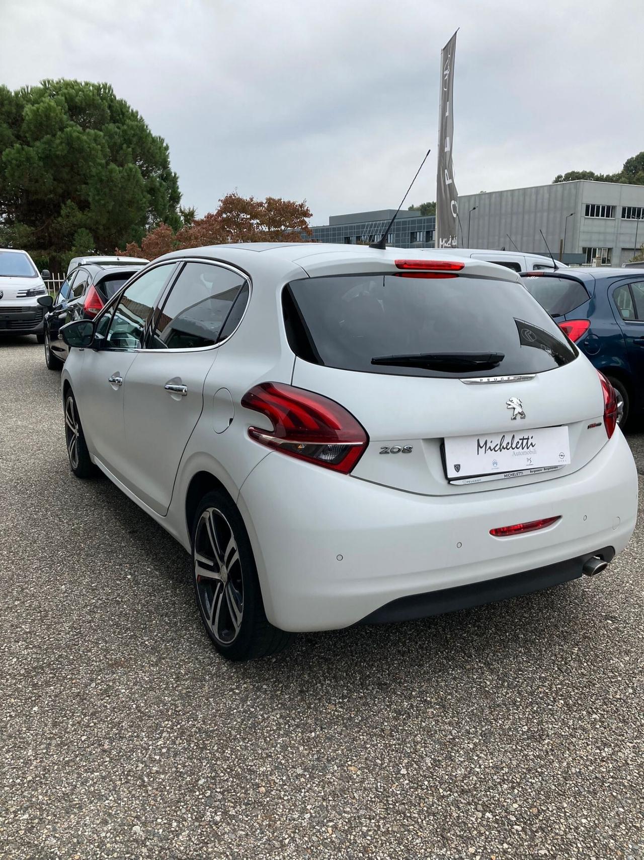 Peugeot 208 BlueHDi 100 5p. GT Line ICE White