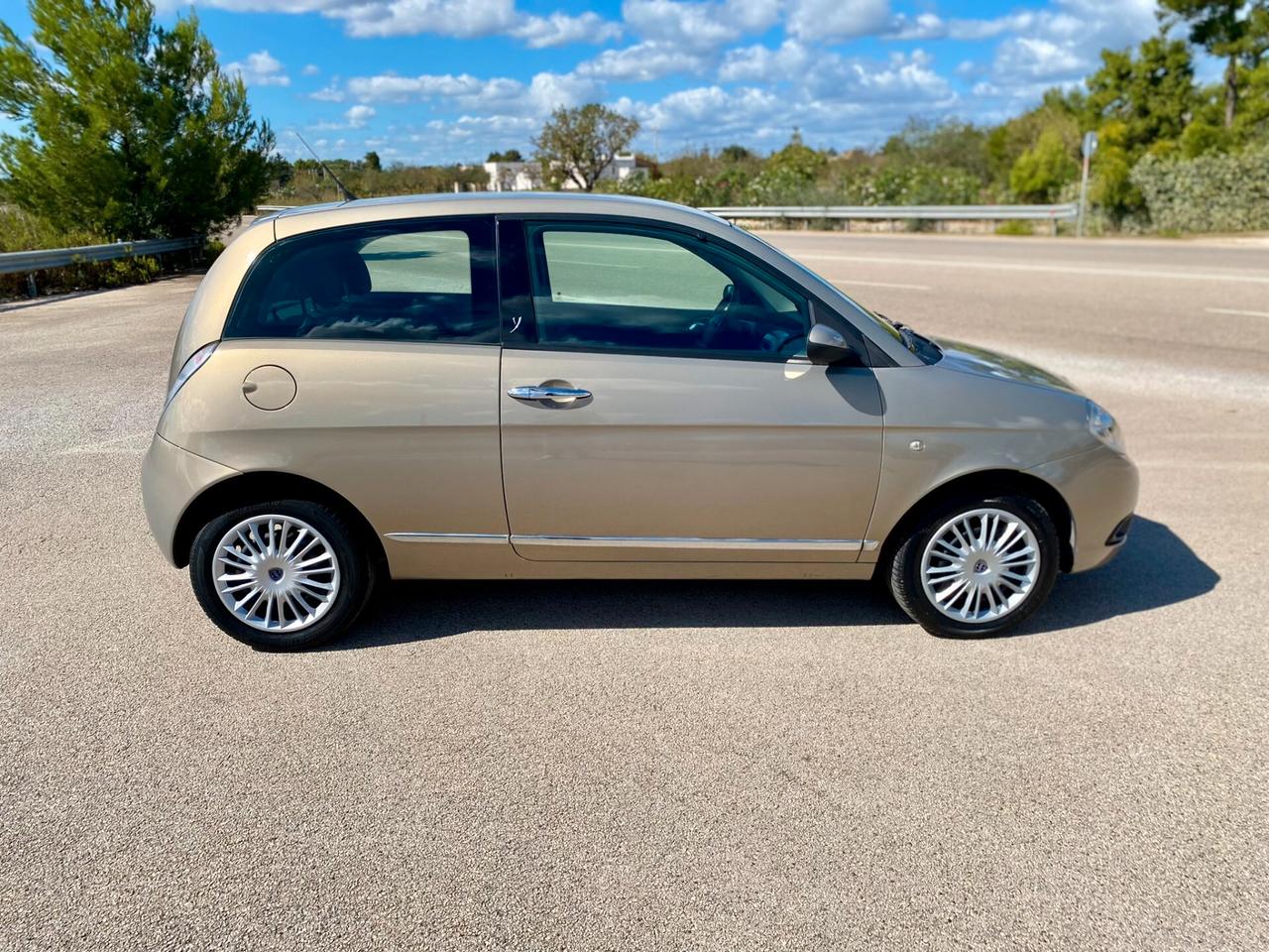 Lancia Ypsilon 1.3 MJT 75 CV Argento