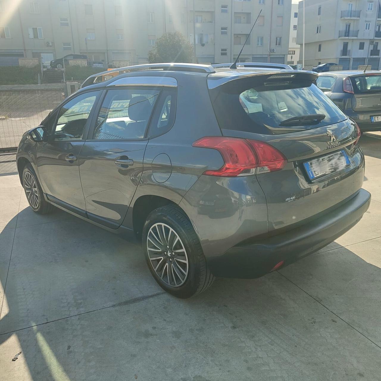 Peugeot 2008 1.2 VTi GPL 82CV Allure