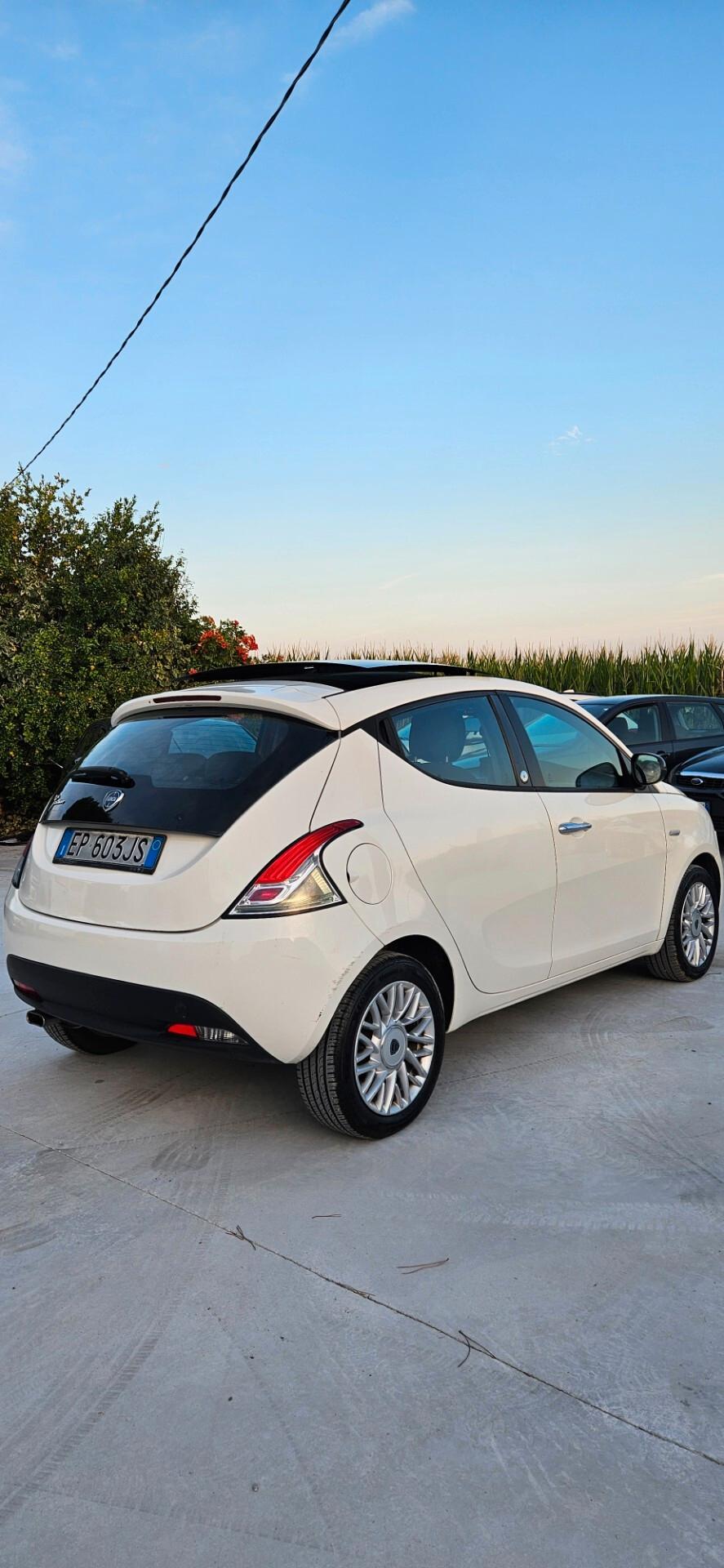Lancia Ypsilon 1.2 69 CV 5 porte GPL Ecochic Silver