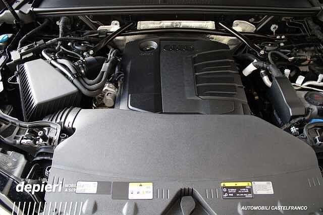 Audi Q5 TDi S tronic quattro Launch edition one mHEV+