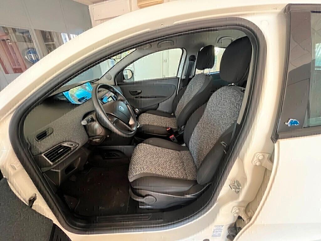 Lancia Ypsilon 0.9 TwinAir 85 Cv 5p Ecochic Metano Adatta per Neopatentati