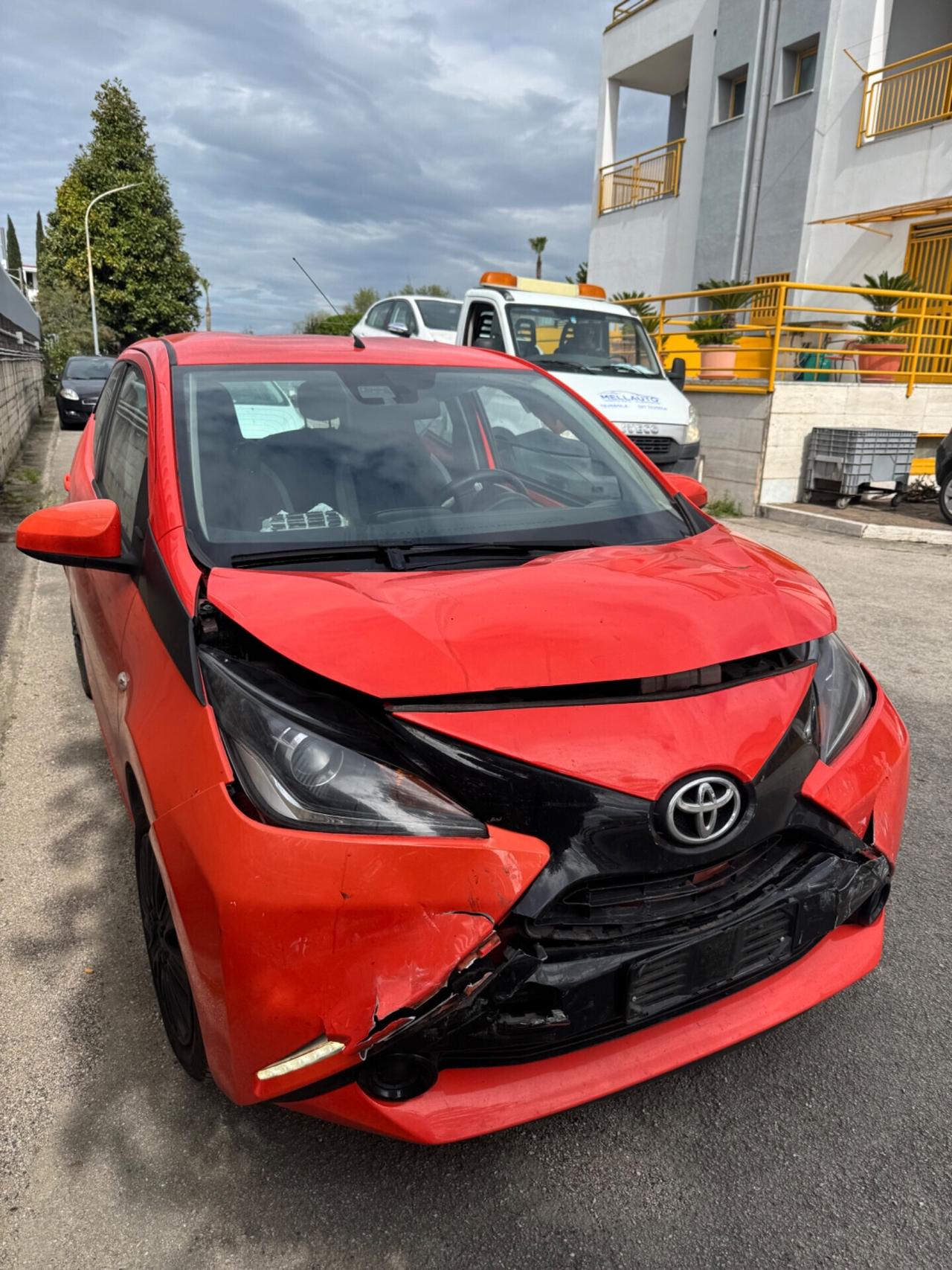 Toyota Aygo 1.0 VVT-i 69 CV 5 porte x-cool