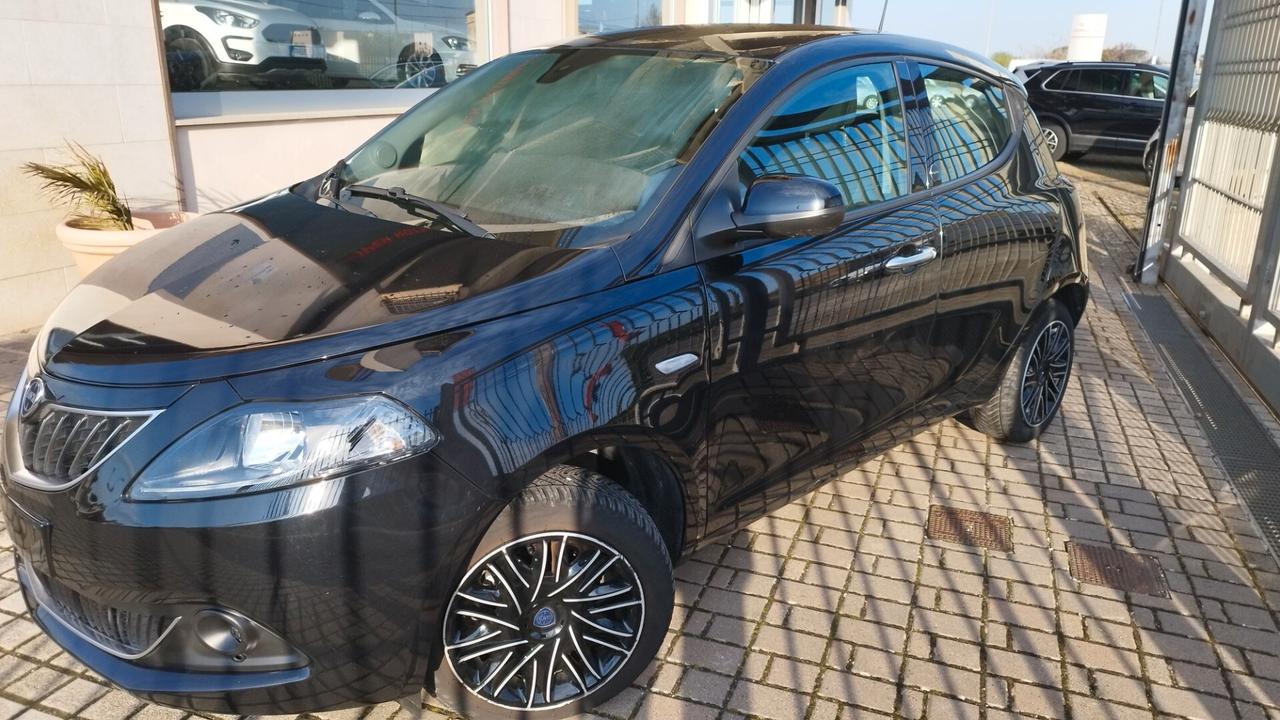 Lancia Ypsilon 1.0 FireFly 5 porte S&S Hybrid Ecochic Gold
