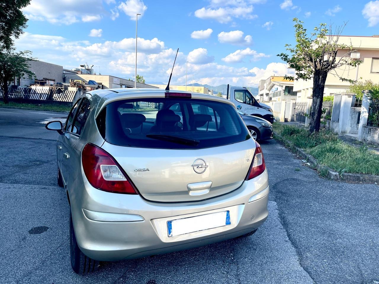 Opel Corsa 1.2 5 porte Cosmo per Neopatentati