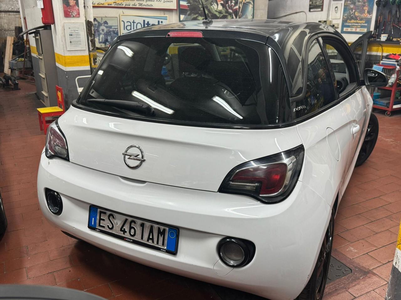 Opel Adam 1.2 70 CV White-Black
