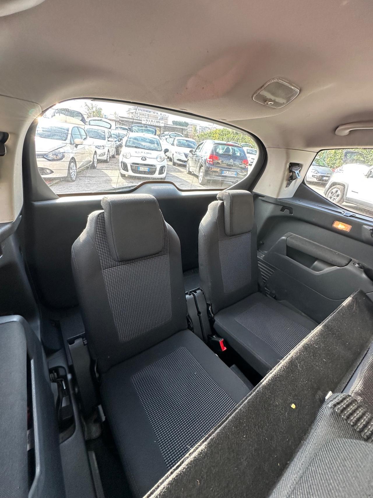 Peugeot 5008 2.0 HDi 150CV Féline