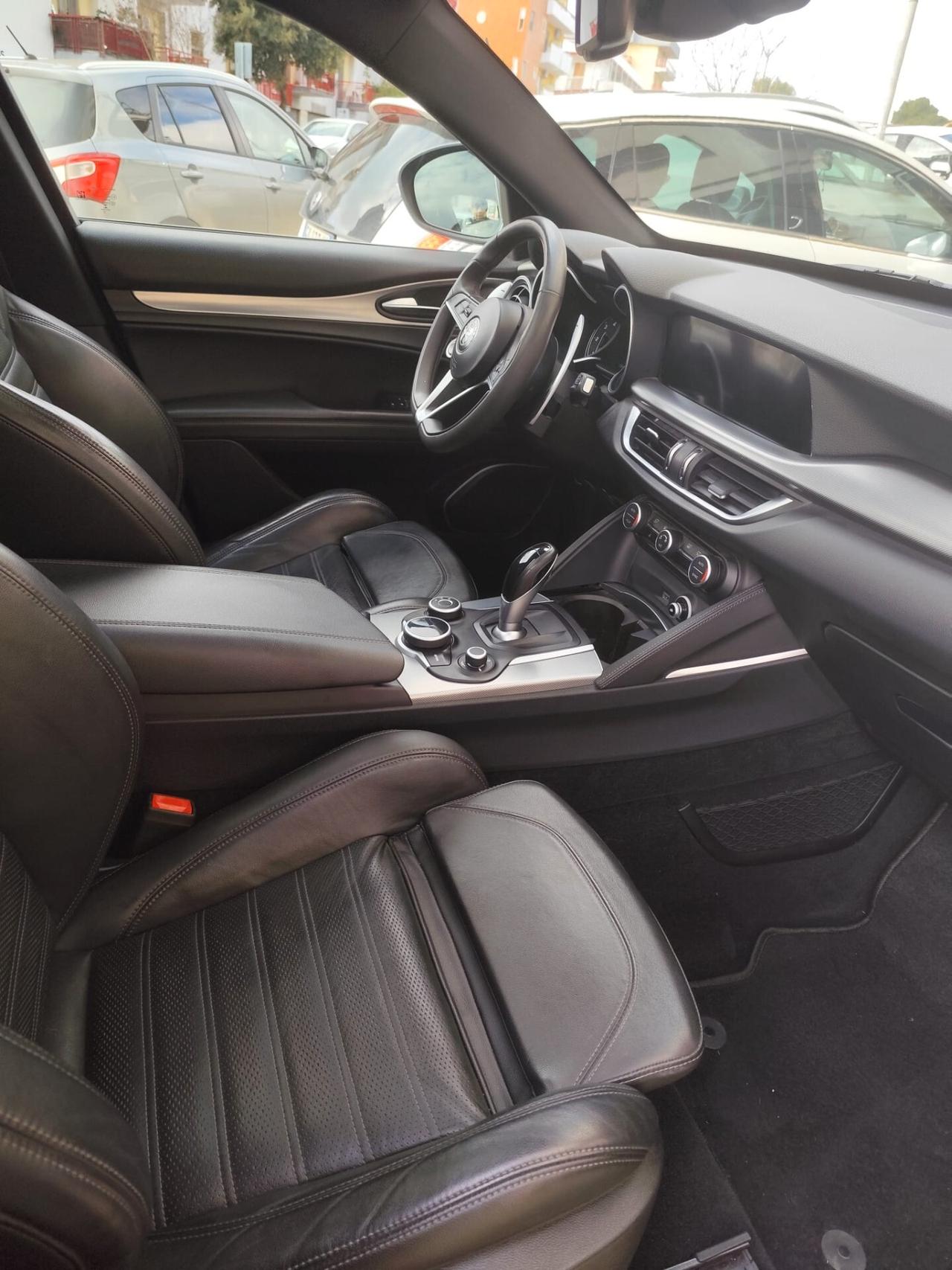 Alfa Romeo Stelvio 2.2 Jtdm Q4 Super * 210cv * Tetto * Navi * Pelle * Garantita 12 Mesi