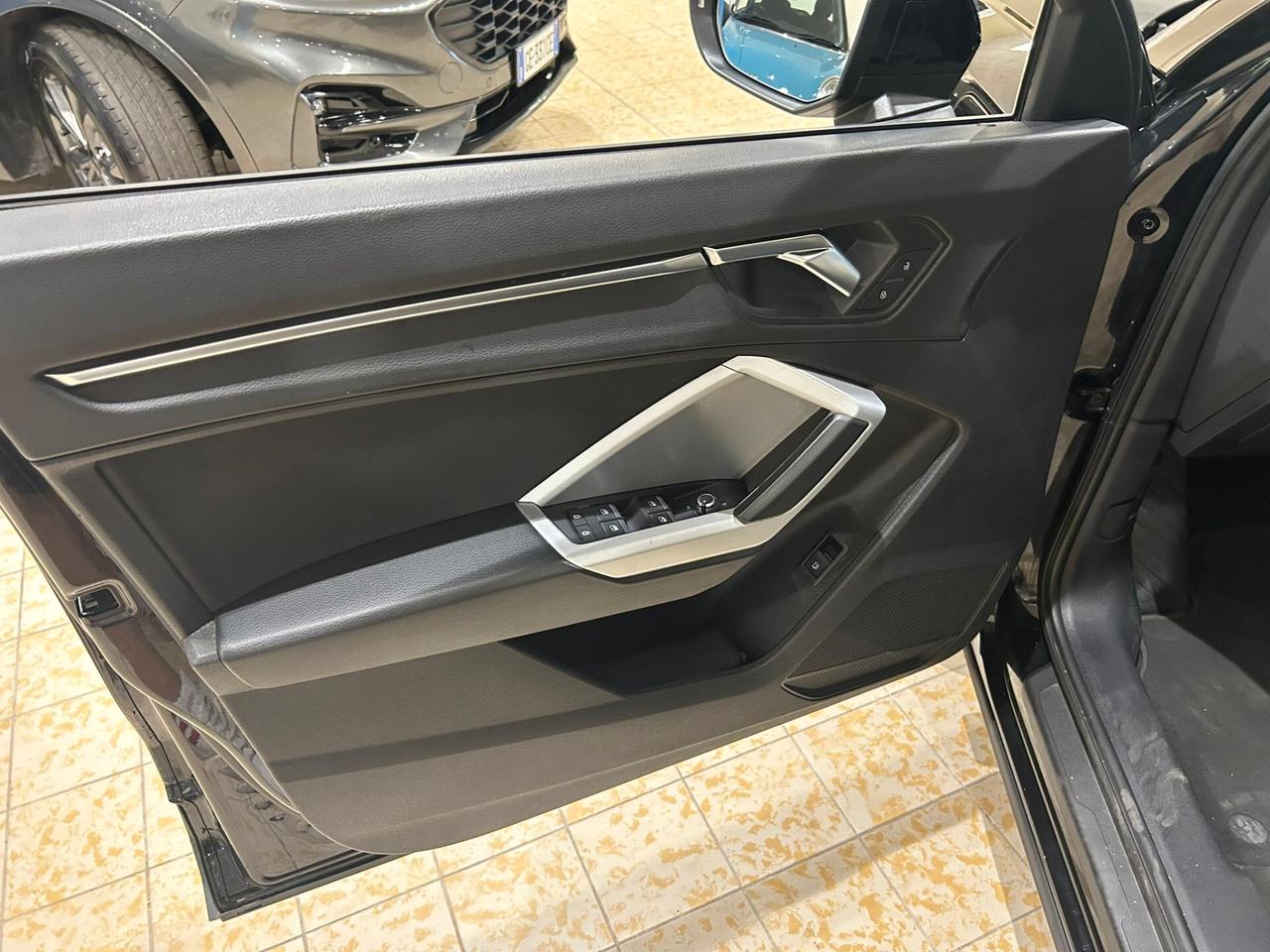 Audi Q3 45 TFSI e S tronic Business