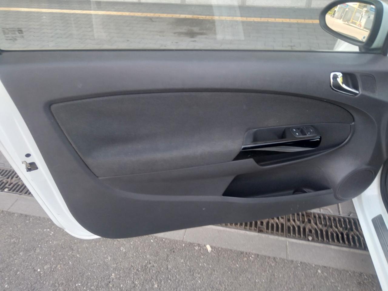 Opel Corsa 1.2 80CV 3 porte GPL-TECH Club x neopatentati