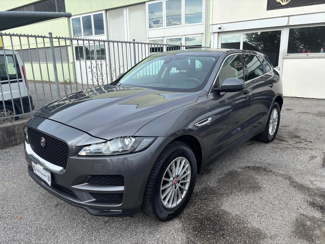 Jaguar F-Pace 2.0 D 180 CV Pure