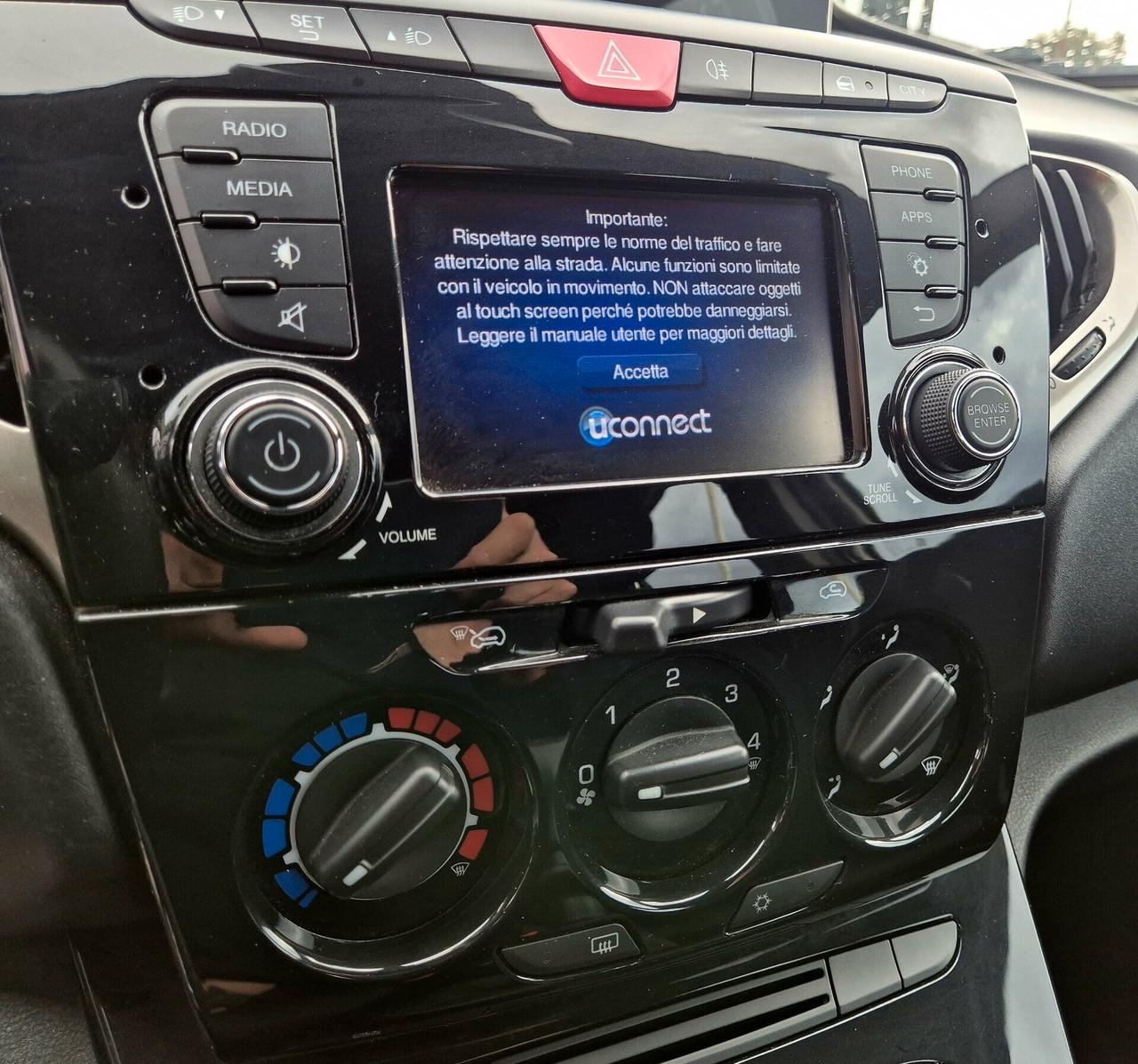 Lancia Ypsilon 1.2 69 CV 5 porte neopatentati