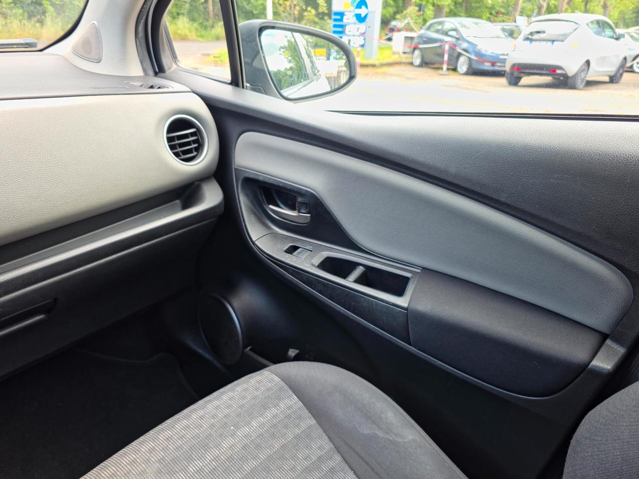 Toyota Yaris 1.0 5 porte Lounge CV-69 2016-E6B Manuale NEO