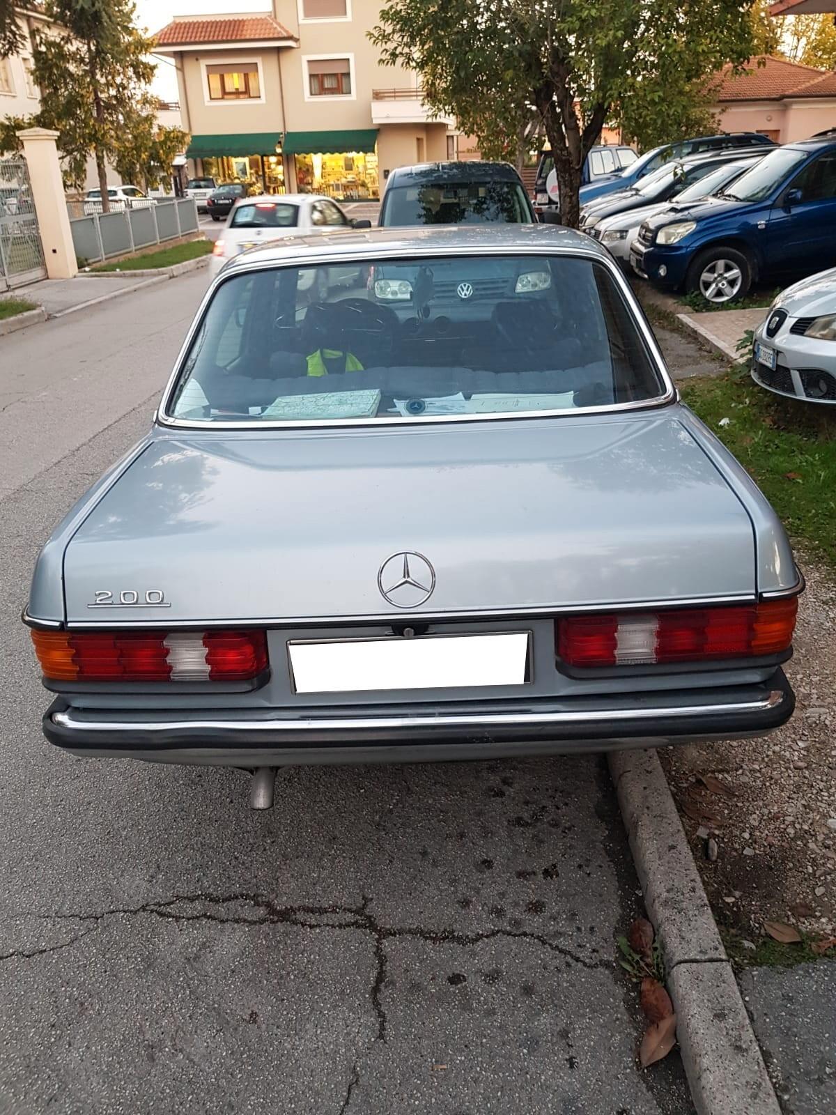 Mercedes Tre Volumi (W123) 200 Metano