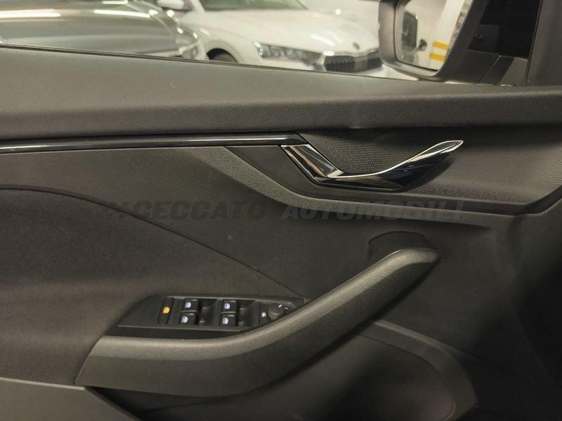 Skoda Kamiq 2024 1.0 tsi Black Dots 115cv dsg