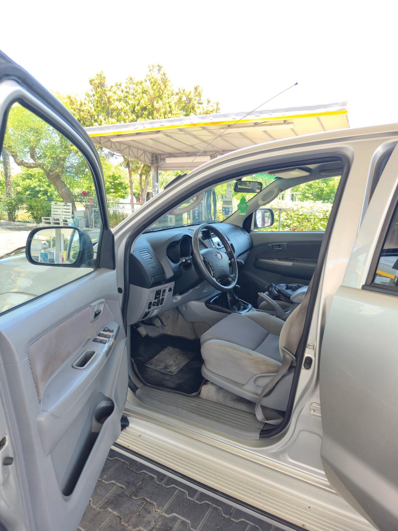 Toyota Hilux 3.0 D-4D 4WD 4p. Doub. Cab SR+