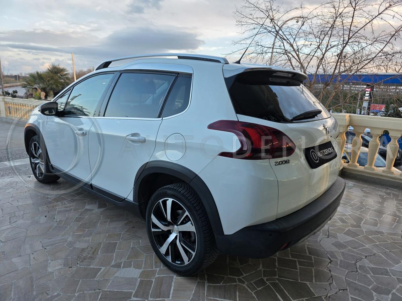 Peugeot 2008 BlueHDi 100 Allure#LED#TETTO#NAVI#CAM#PELLE