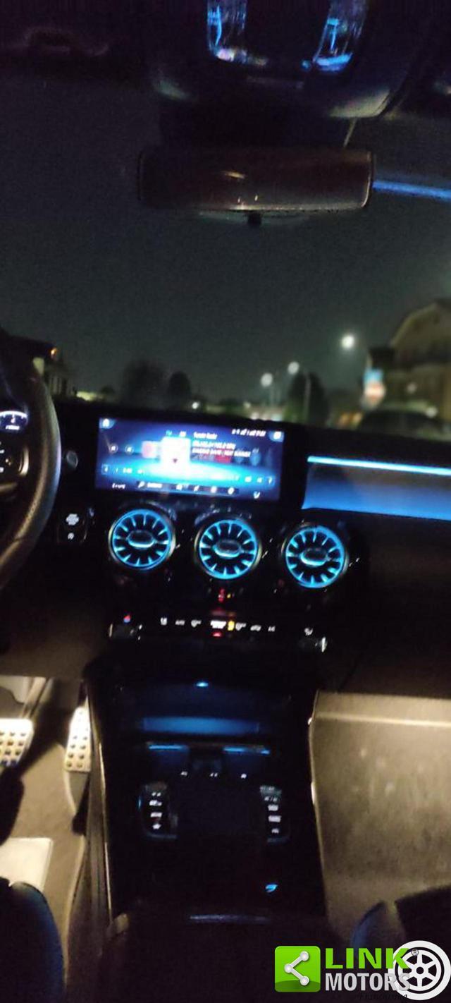 MERCEDES-BENZ A 200 Premium AMG 4MATIC