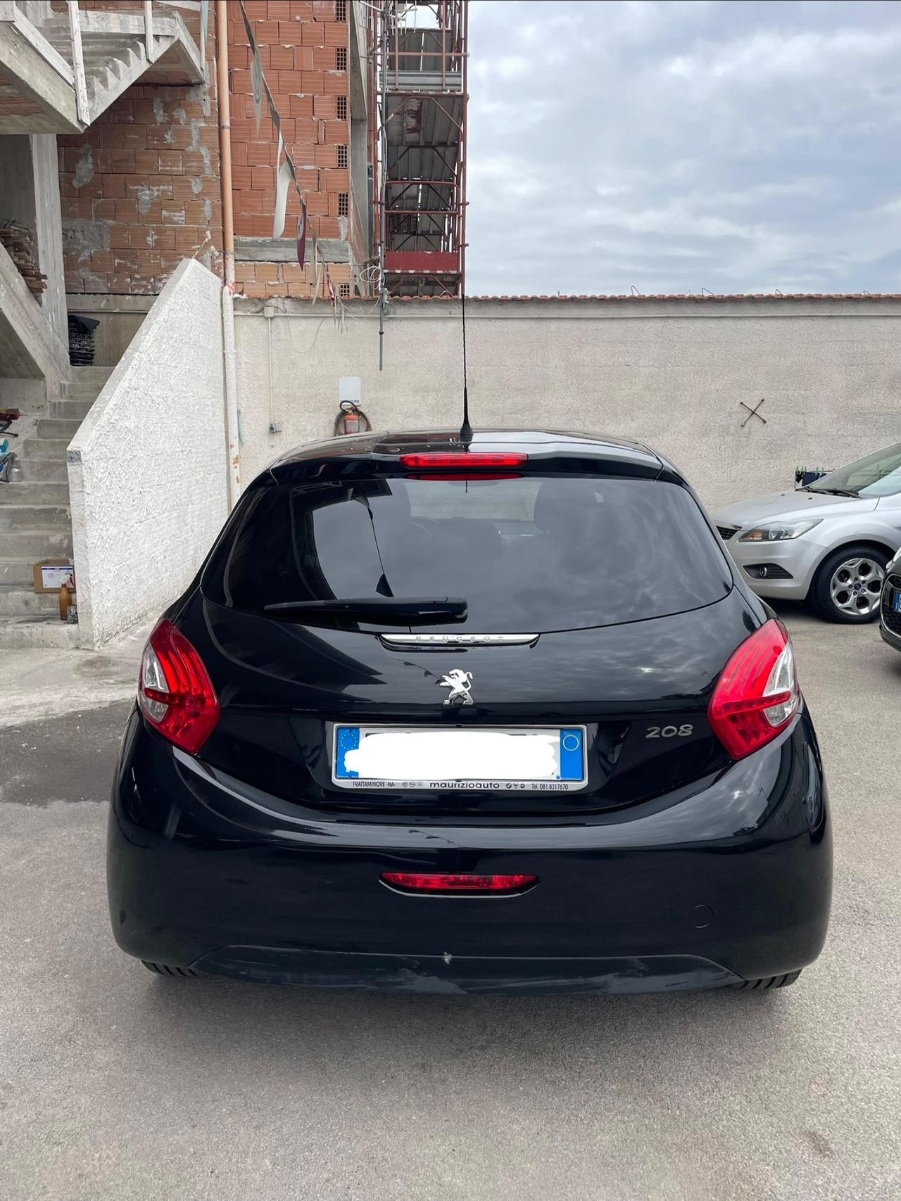 Peugeot 208 1.4 HDi 68 CV 5 porte Allure tetto nav gomme nuove