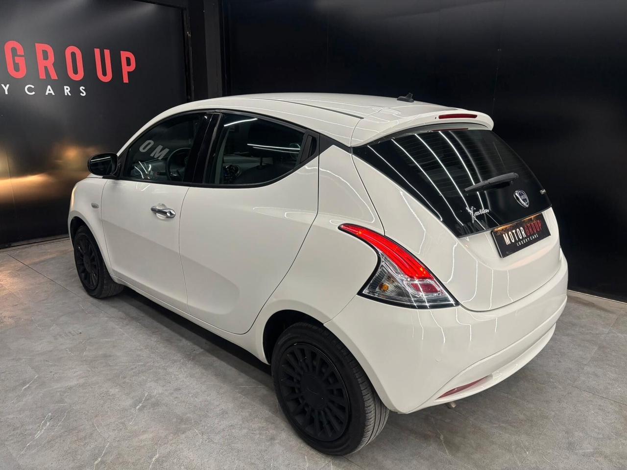 Lancia Ypsilon 1.0 FireFly 5 porte S&S Hybrid Ecochic Gold