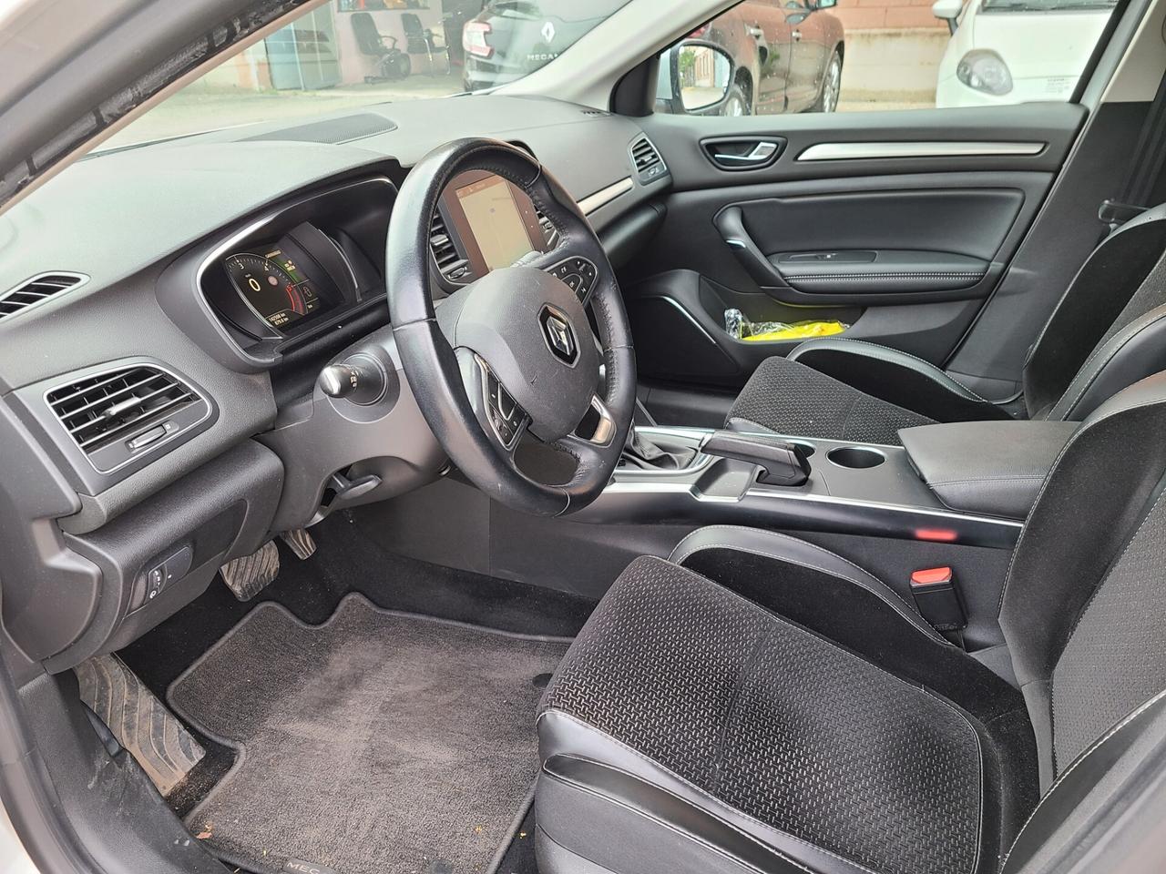 Renault Megane 1.5 diesel cambio automatico anno 2017 euro 6b