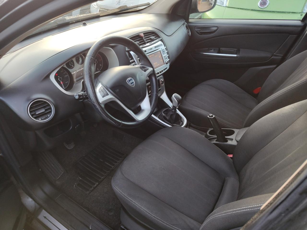 Lancia Delta 1.6 MJT DPF 105 CV Silver