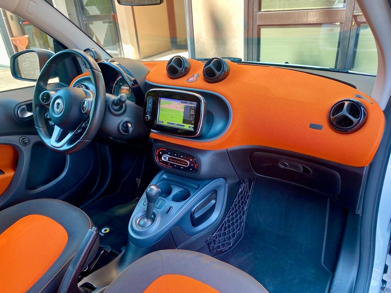 Smart ForTwo PASSION -TETTO-LED -NAVI-GARANZIA