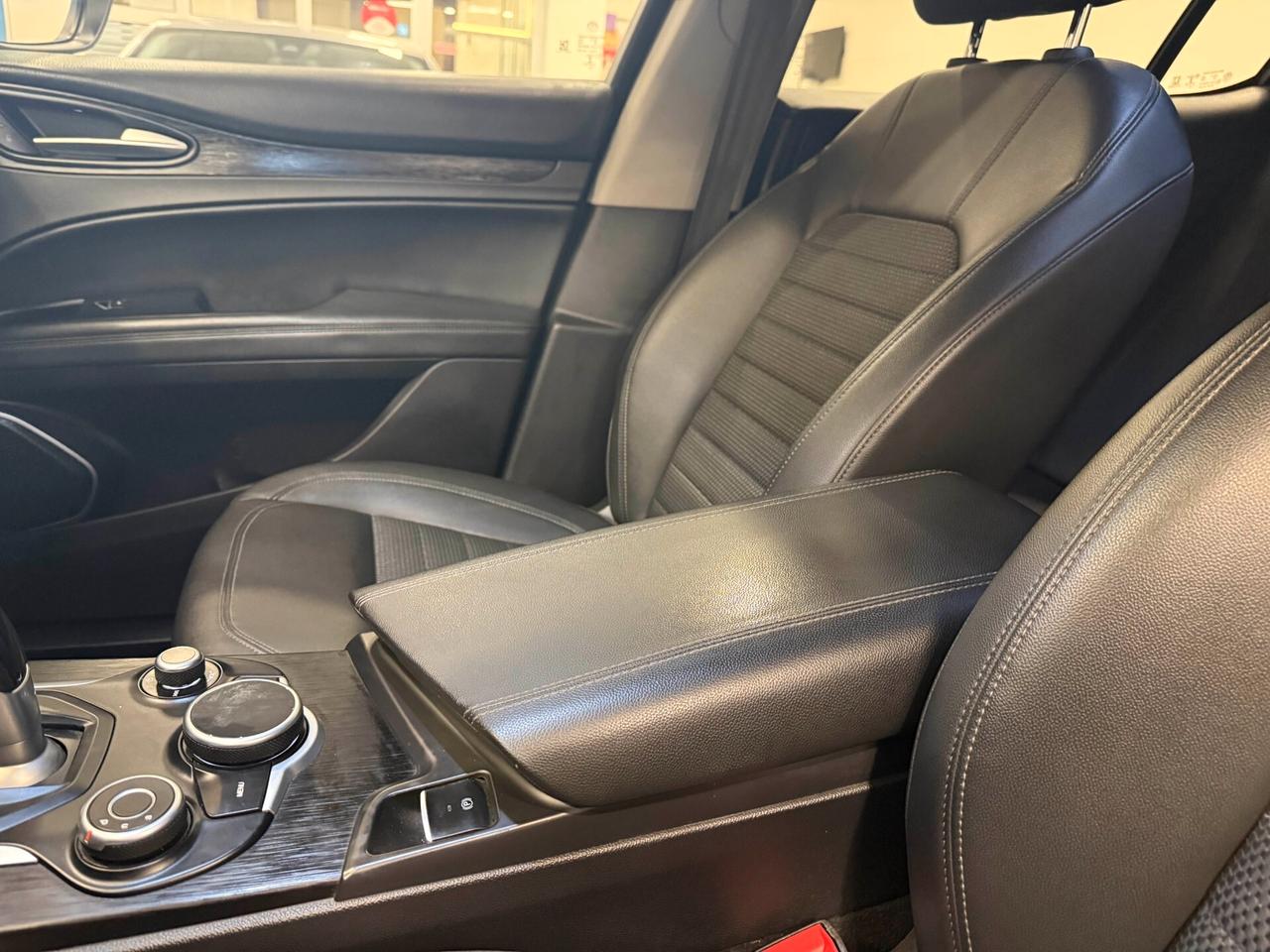 Alfa Romeo Stelvio 2.2 Turbodiesel 180 CV AT8 RWD Executive