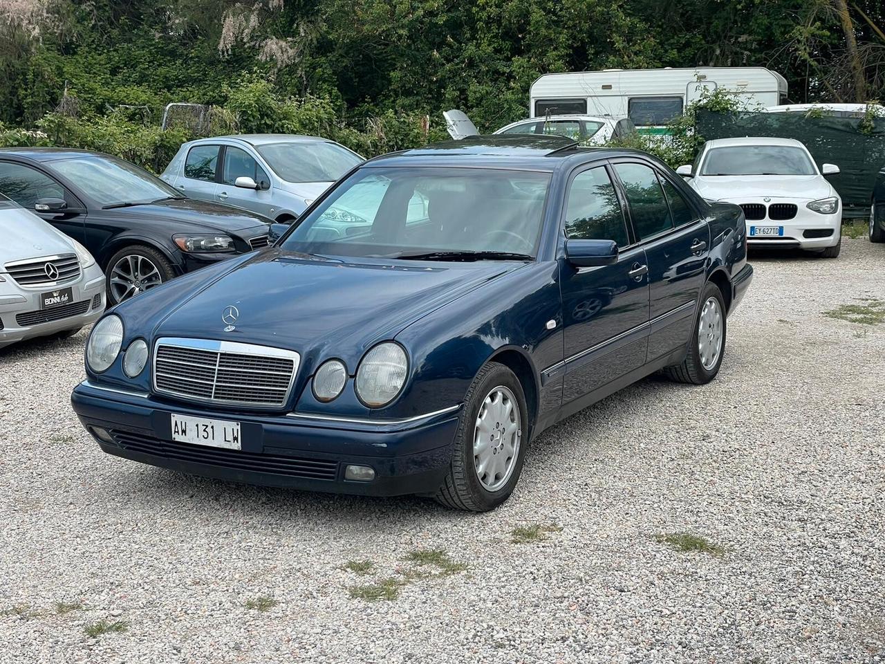 Mercedes classe E200 ASI testa rossa GPL