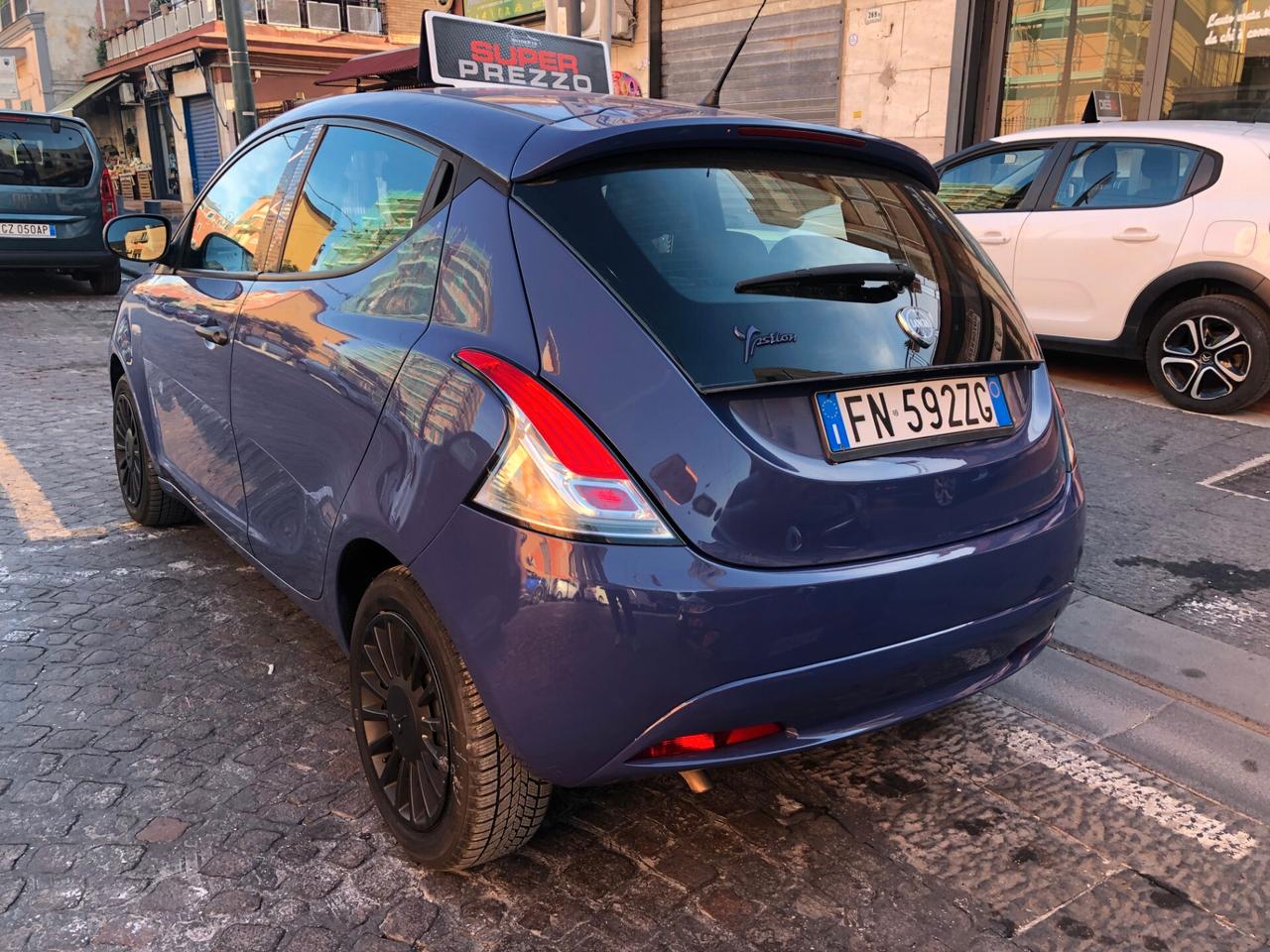 Lancia Ypsilon 1.2 69 CV 5 porte Unyca