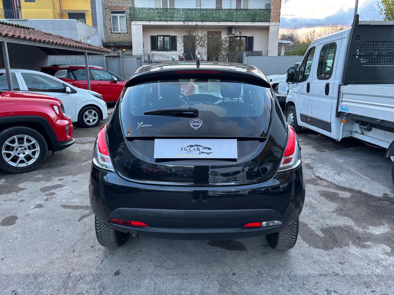 Lancia Ypsilon 0.9 TwinAir 85 CV 5 porte Metano Ecochic Silver